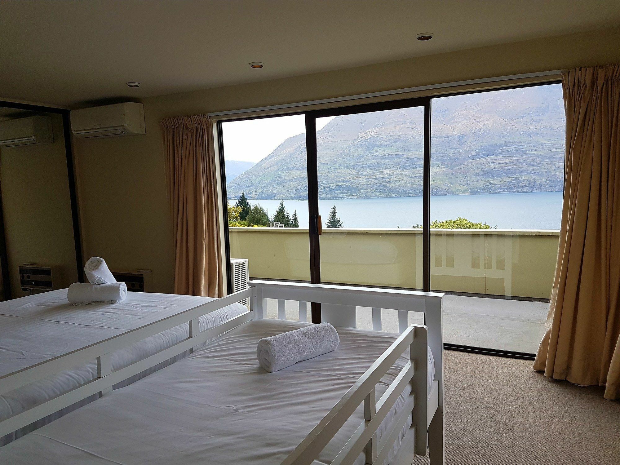 Queenstown Lakeview Holiday Home-5Mins To Town Bagian luar foto